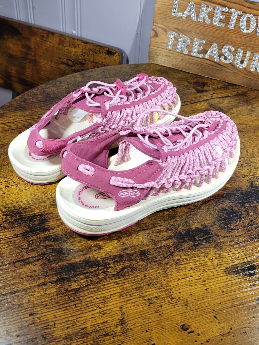 KEEN Pink Outdoor lace Sandals anatomical footbed size 7 - Picture 10 of 14